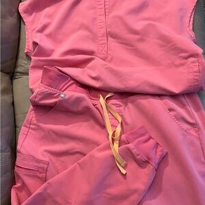 Figs Coral Scrub set